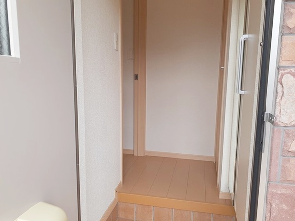 ローズパーク参番館の玄関