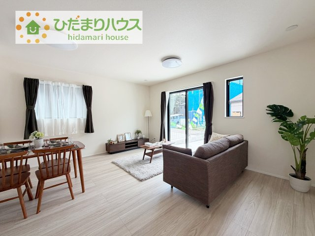 【居間・リビング】 | つくばみらい市伊奈東41番　新築戸建　A号棟 | 早くお仕事終わらせて、家に帰りたくなるようなリビングです(^^♪