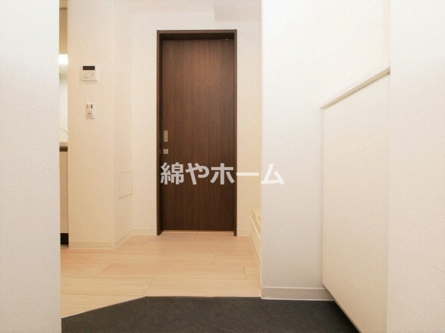 エグゼ難波南Ⅵの玄関|明るい玄関です