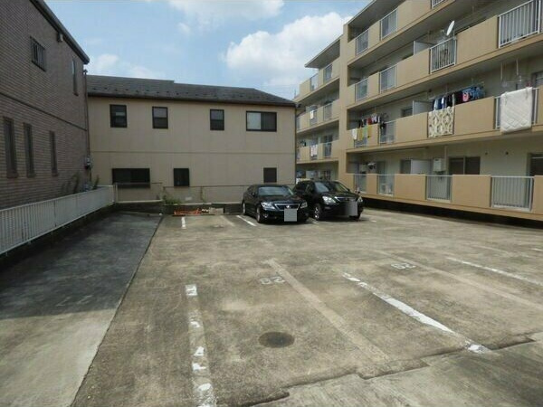 シャロームみぎわの駐車場