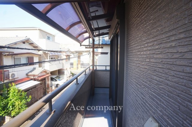 【バルコニー】 | 東大阪市寿町1丁目 | バルコニーは2階と3階の2ヶ所にあります☆こちらはリビングに面した2階のバルコニー、雨除けテラス屋根付きです☆