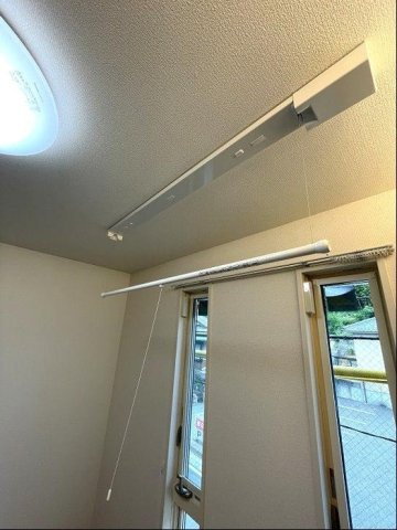 サンハイム己斐中Ⅲのバルコニー|室内物干し（北側）