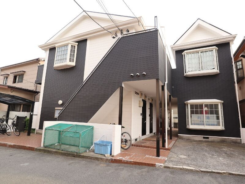 藤沢市花の木のアパートの外観