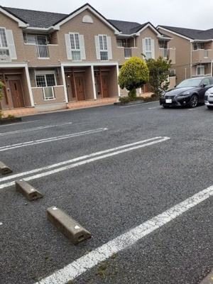 【駐車場】 | サニーガーデンＡ | 車をお持ちの方に嬉しい駐車場付きの物件です