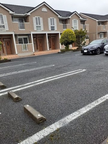 【駐車場】 | サニーガーデンＡ | 車をお持ちの方に嬉しい駐車場付きの物件です