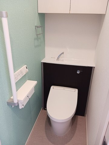 サン番館のトイレ|落ち着いた色調のトイレです