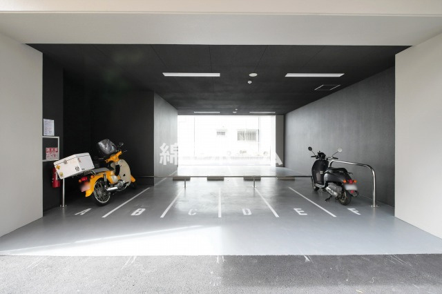 スワンズシティ大阪エスクレアの駐車場|カースペースがあります