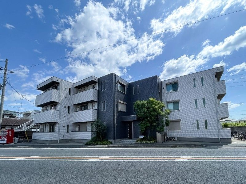 大和市上和田の賃貸マンションの外観
