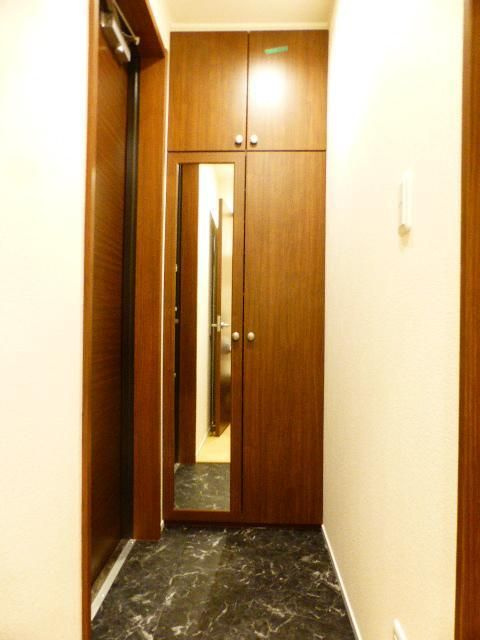 大和市上和田の賃貸マンションの玄関