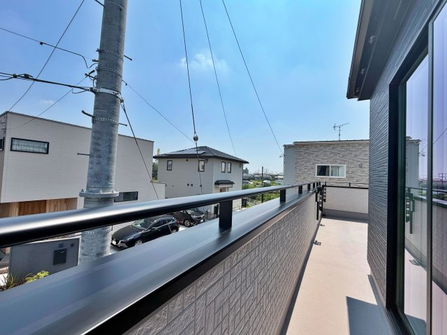 グラファーレ　安城市古井町3期1棟のバルコニー|家族の洗濯物もまとめて干せる、広さと使いやすさを兼ね備えたバルコニー。家事効率もぐっと高まります。