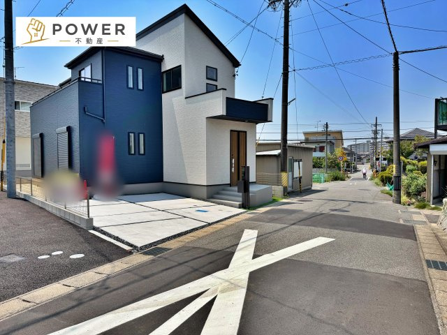 グラファーレ　安城市古井町3期1棟の外観|落ち着いた色合いと上品な質感の外観は、家族の成長とともに永く愛せるデザインを実現しています。