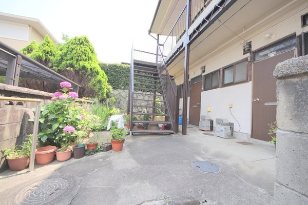 高雅苑のエントランス