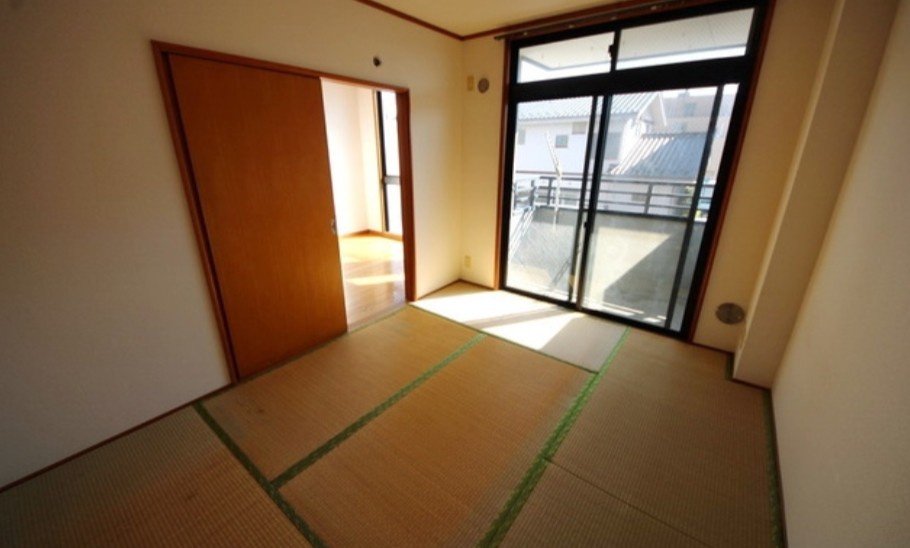 山浩ビルの寝室