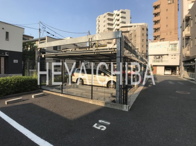 ラフィーネデュオの駐車場
