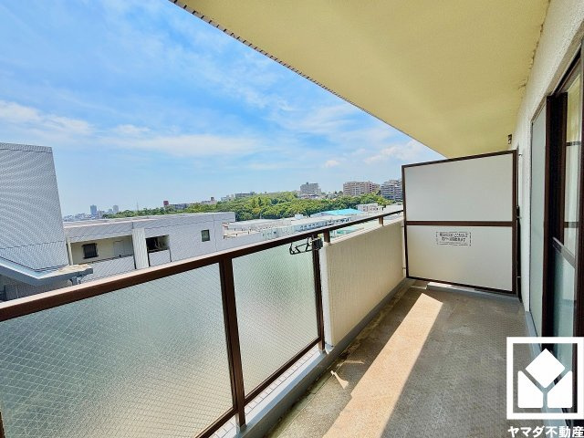 ライオンズマンション西宮高座B棟のバルコニー|南向きバルコニーで陽当たり、風通し良好。たっぷりの洗濯物も気持ちよく乾きます。