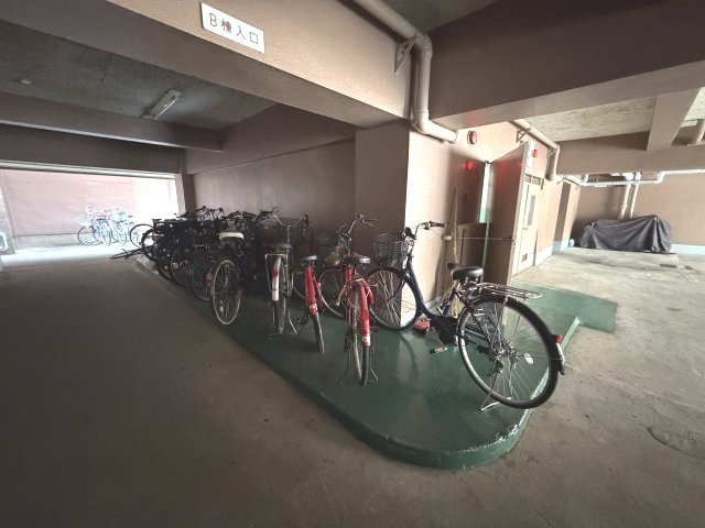 松風園ハウスA棟の駐輪場