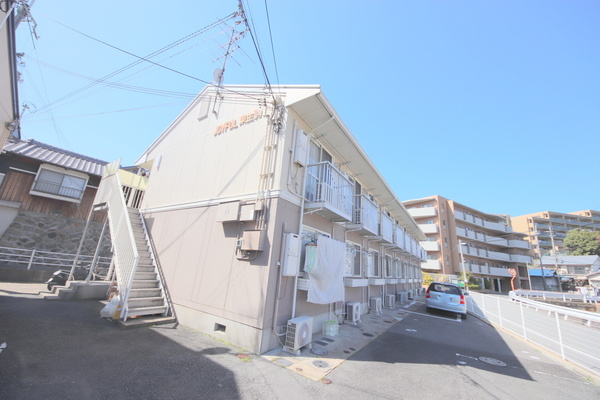 ジョイフル東生駒A棟のエントランス