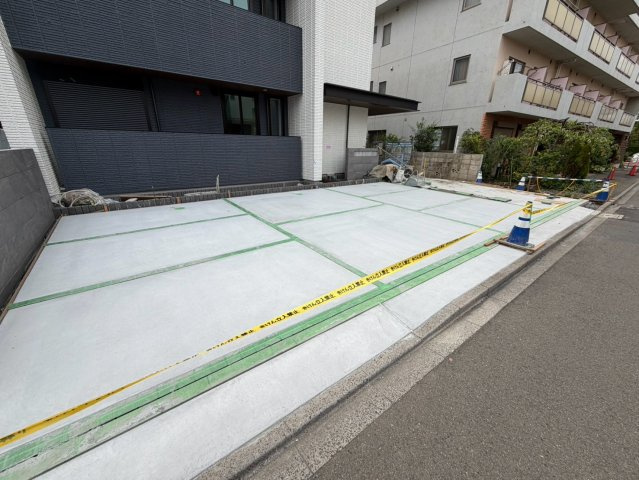 グランソレイユ三鷹の駐車場