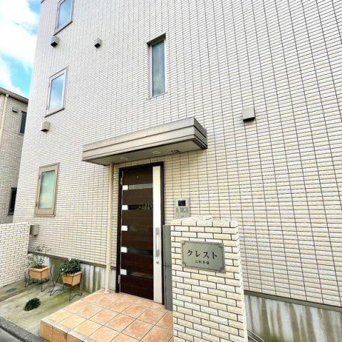 クレスト三軒茶屋のエントランス