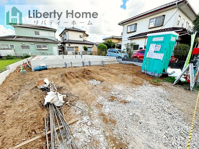 牛久市岡見町第5　新築戸建の前面道路含む現地写真