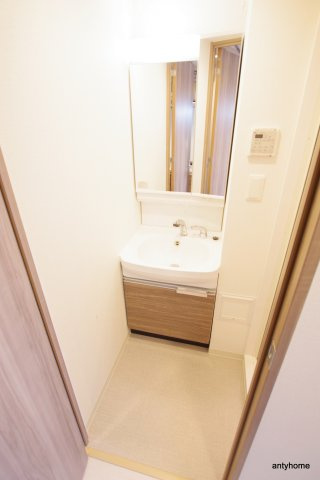 プレサンス新大阪ストリーム　仲介手数料無料の洗面所