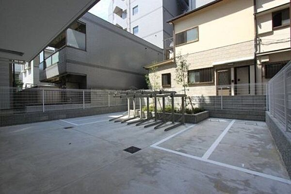 アゼスト東陽町の駐車場