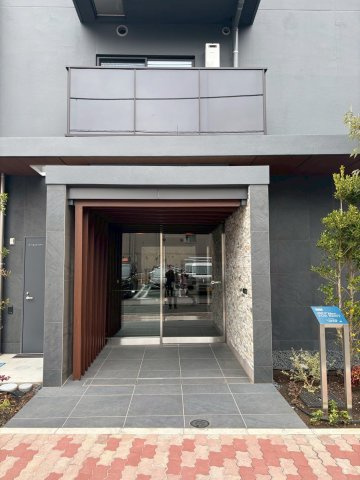 川崎市中原区新丸子東２丁目の賃貸マンションのエントランス