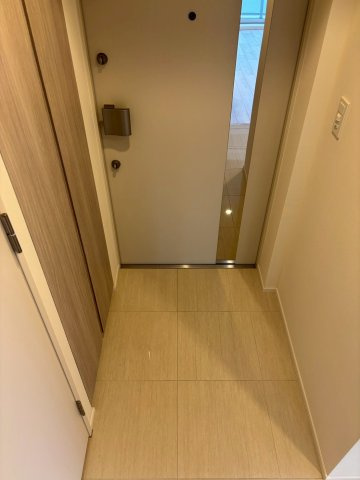 川崎市中原区新丸子東２丁目の賃貸マンションの玄関