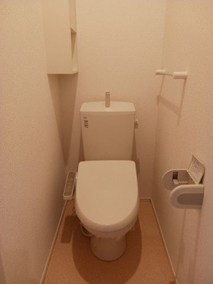 【トイレ】 | アドラブール・コートⅥ | ゆったりとした空間のトイレです