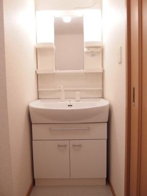 【洗面所】 | リバーサイドＢ | 忙しい朝には欠かせない洗面所です
