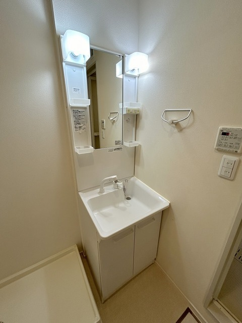 レオガーデンの洗面所|★シャンプードレッサー付き洗面台です♪