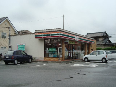【周辺】 | Ｖｉｌｌａｇｅ Ⅱ（ヴィラージュ　ツー） | セブンイレブン松岡南店（コンビニ）まで800ｍ