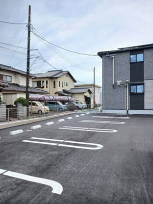 【駐車場】 | メゾン　ミルト | 駐車場に車を止められます