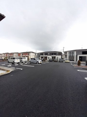 【駐車場】 | コートヤードⅦ | 車をお持ちの方に嬉しい駐車場付きの物件です