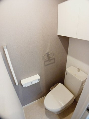 【トイレ】 | クベーラＢ | 落ち着いた色調のトイレです