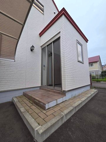 芦野5丁目　中古住宅　”美室です”のエントランス|風除室付き
