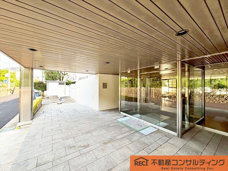 御影グランドハイツの玄関
