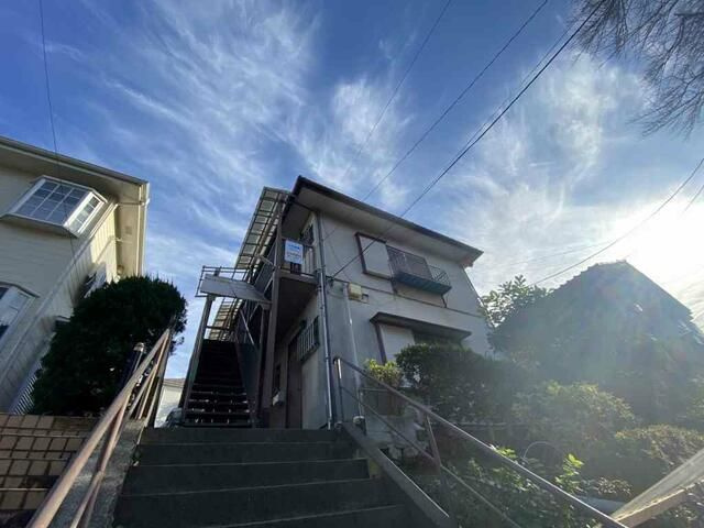 横浜市青葉区美しが丘４丁目のアパートの外観