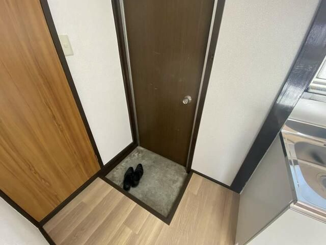 横浜市青葉区美しが丘４丁目のアパートの玄関