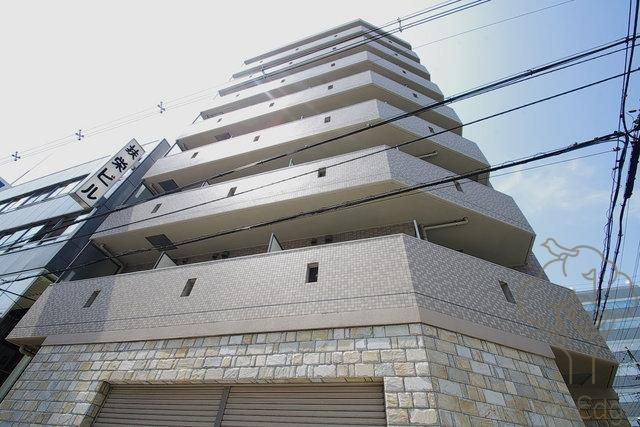 トゥールロワイエ北梅田の外観