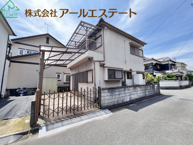 加古川市加古川町友沢　　中古戸建の前面道路含む現地写真