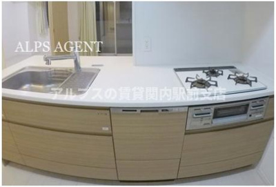 【キッチン】 | プレサンスロジェ横浜関内 | 広角レンズで撮影の為、実際の見え方と異なります。