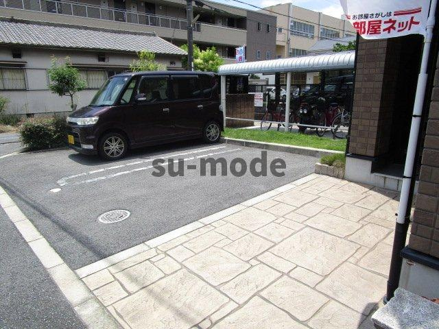 コージーコートの駐車場