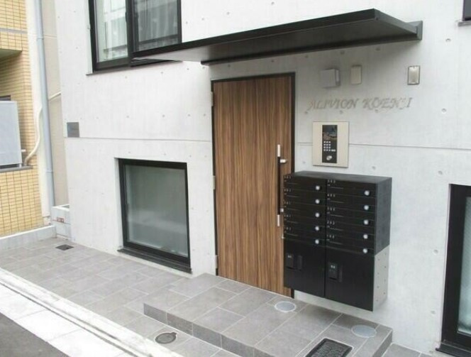 杉並区高円寺北３丁目の賃貸マンションのエントランス