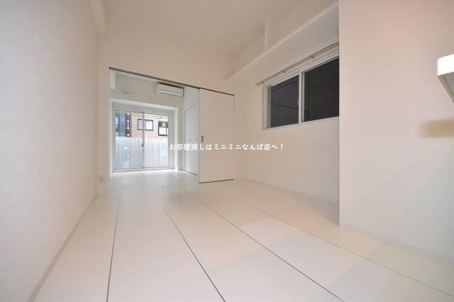 アンビシャス鎗屋町の居間・リビング|階数によって床材や建具の色などが違います