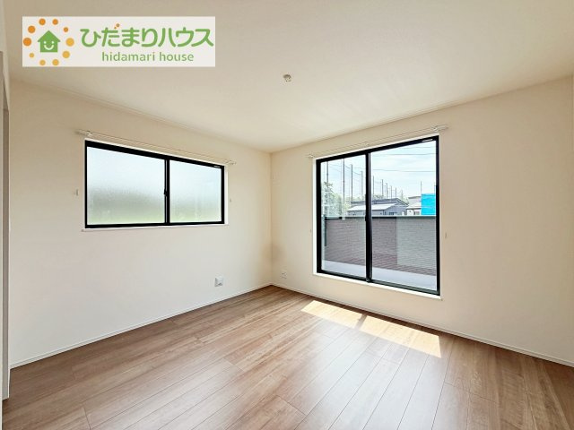 【寝室】 | つくばみらい市伊奈東41番　新築戸建　B号棟 | 大きなベッドを置いても余裕の広さの主寝室♪