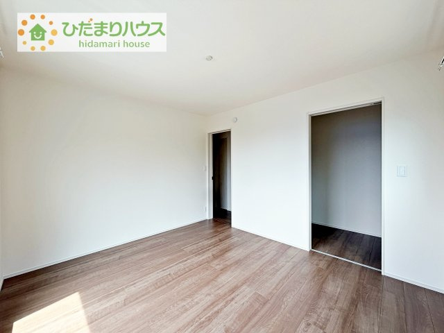 【寝室】 | つくばみらい市伊奈東41番　新築戸建　B号棟 | ゆとりのある主寝室！ご家族全員で寝れちゃいます♪