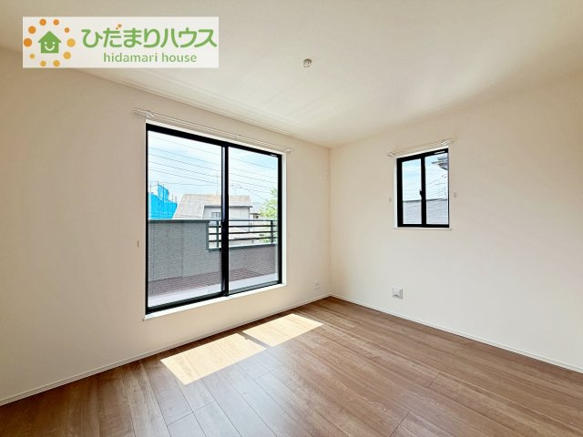 【洋室】 | つくばみらい市伊奈東41番　新築戸建　B号棟 | 夏場に心地良いひんやり感はフローリングならでは☆彡