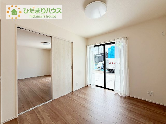 【洋室】 | つくばみらい市伊奈東41番　新築戸建　B号棟 | お掃除しやすく、清潔感を保てるのでダニも発生しにくいフローリング♪