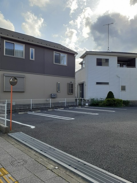 エターナルプレースの駐車場